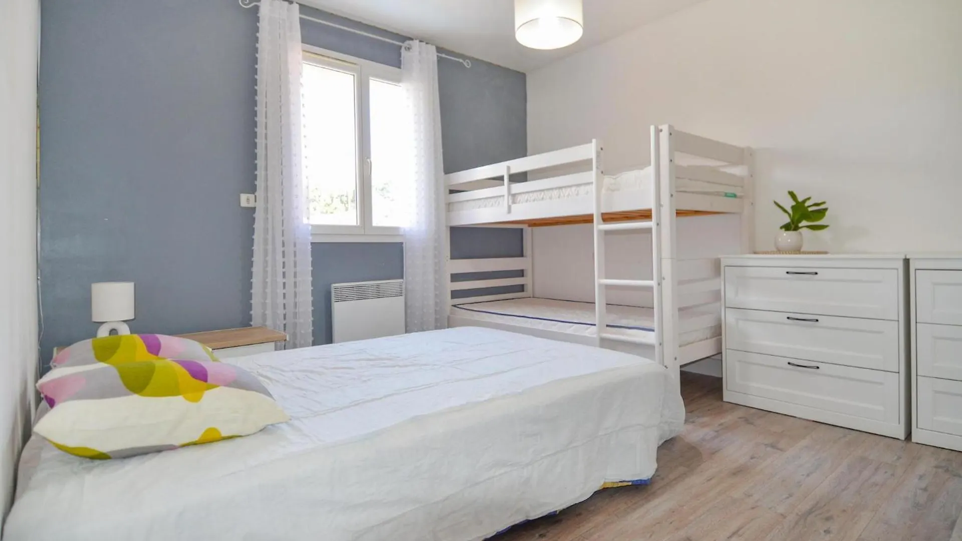 3 Bedroom Stunning Home In Arles Holiday home