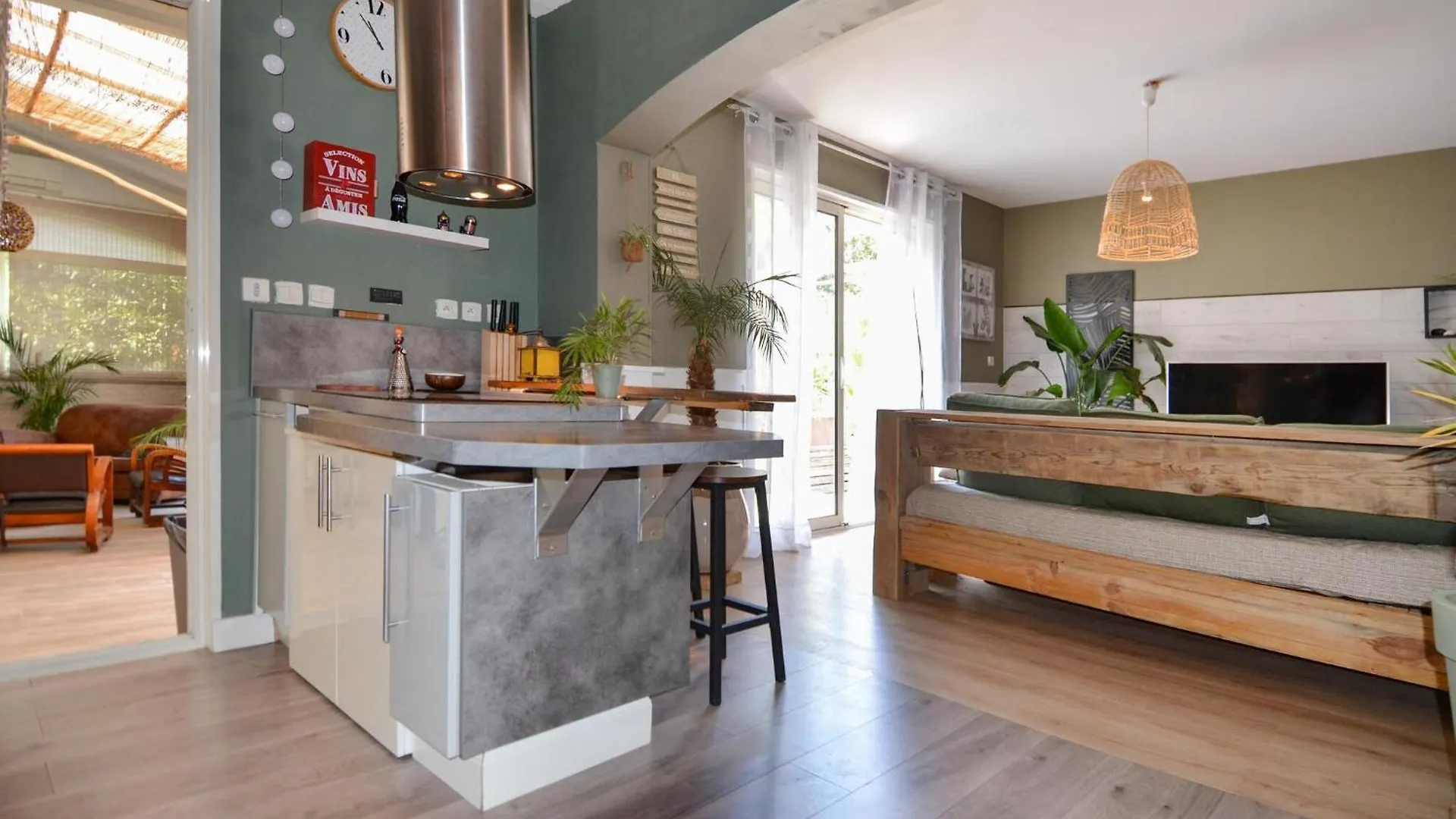 Holiday home 3 Bedroom Stunning Home In Arles