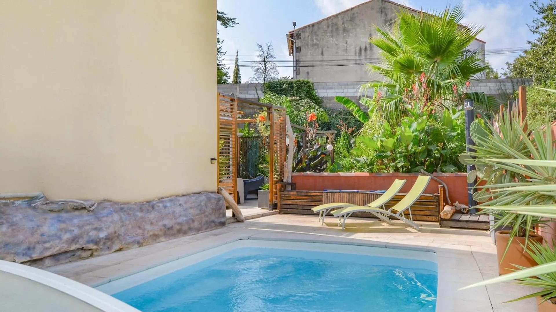 Holiday home 3 Bedroom Stunning Home In Arles